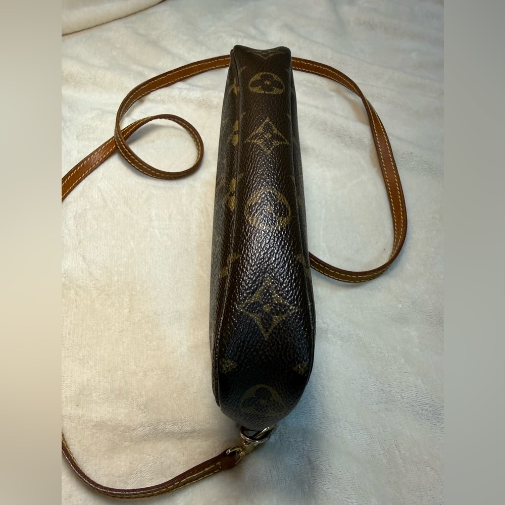 Louis Vuitton Mini Pochette Purse - Picture 5 of 11